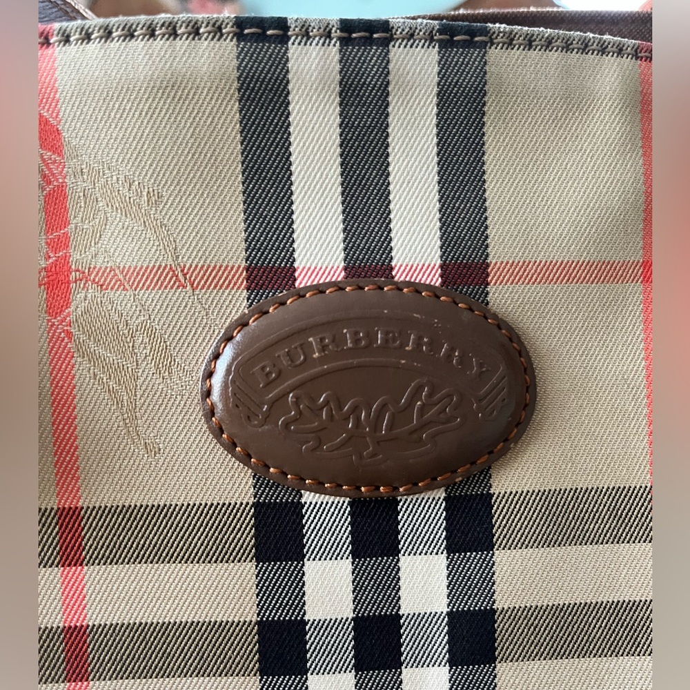 Burberry Tote Nova Check Pattern. Good used vintage condition.Great deal. - Picture 9 of 14